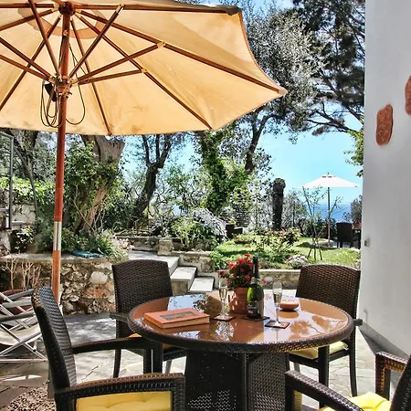 Oda ve Kahvaltı Casa Augusto Capri