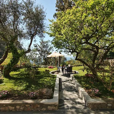 Casa Augusto Alojamento de Acomodação e Pequeno-almoço 2*