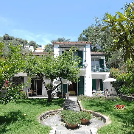 Alojamento de Acomodação e Pequeno-almoço Casa Augusto 2*